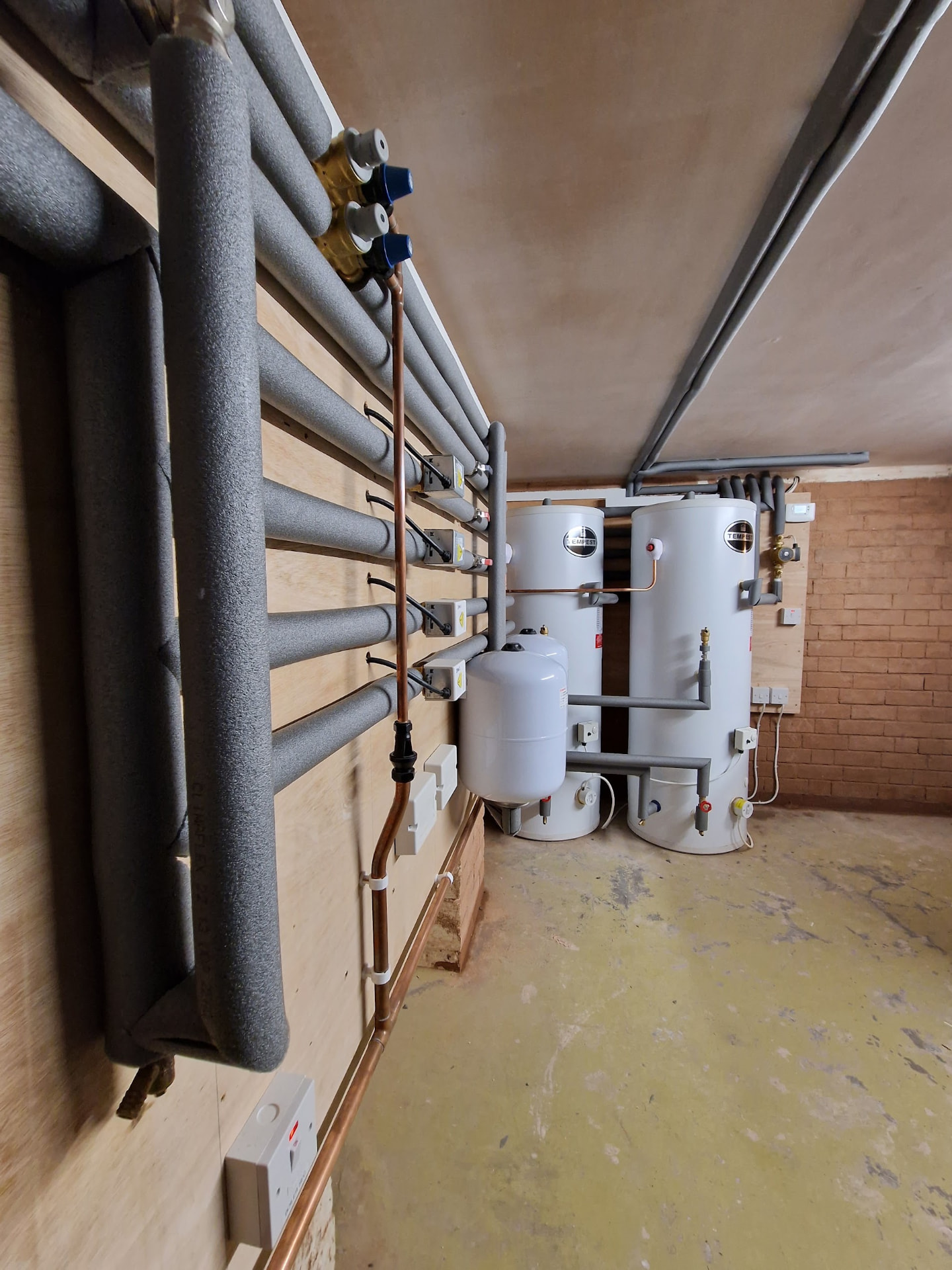 OSO unvented cylinder & twin expansion vessels, mid service