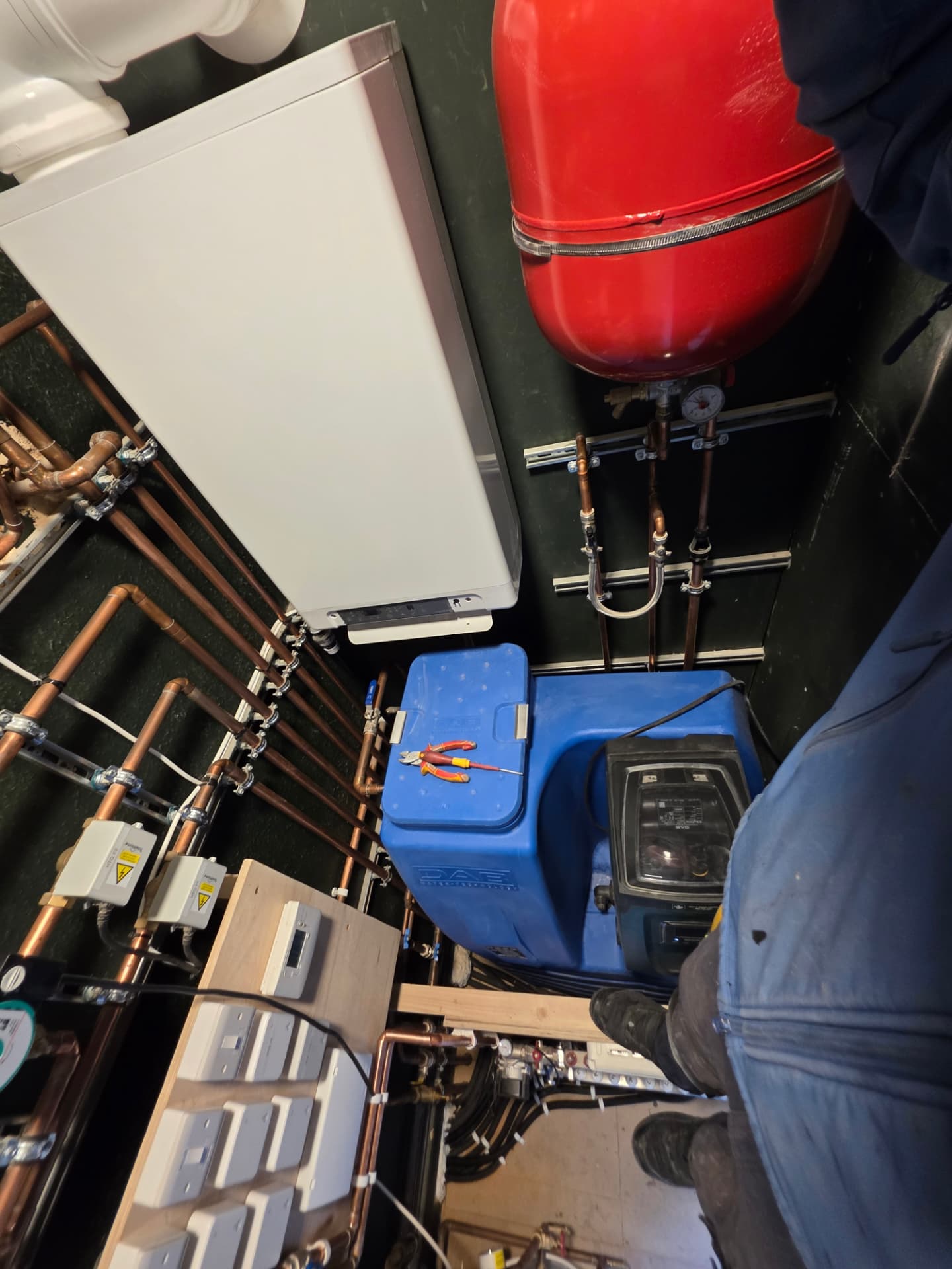 Intergas boiler & expansion vessel above a full system flush setup