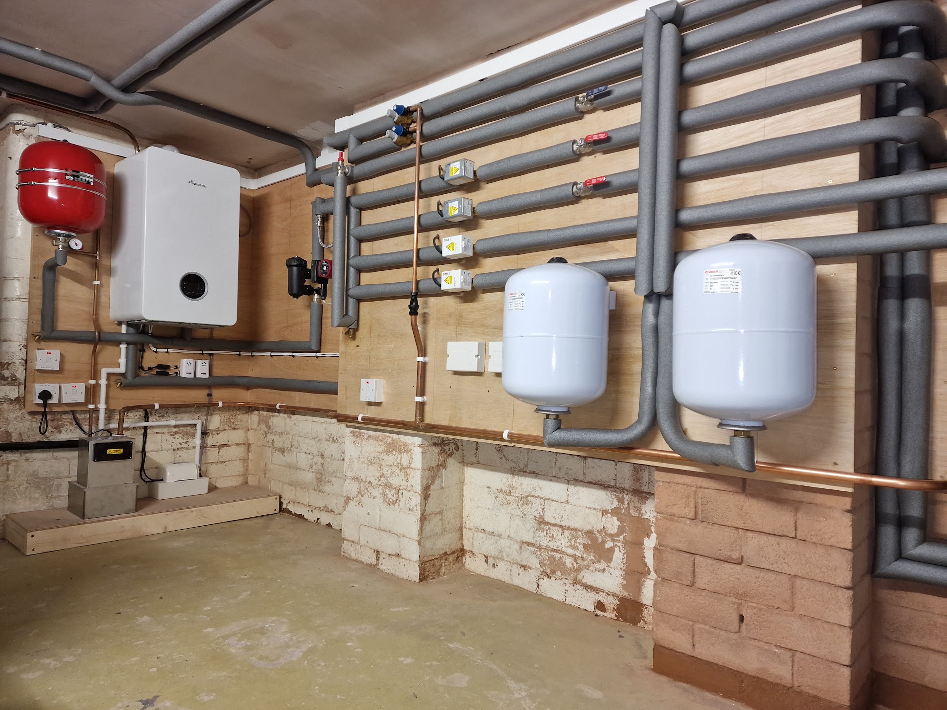 Worcester system boiler with full manifold & heating zones