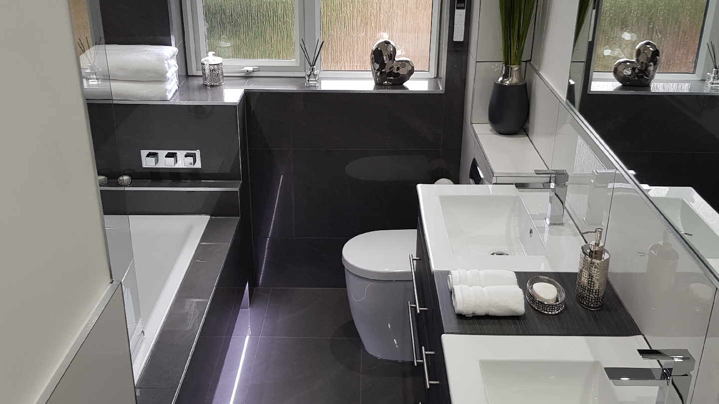 Black gloss bathroom suite with twin basins & fitted bath in Warwick
